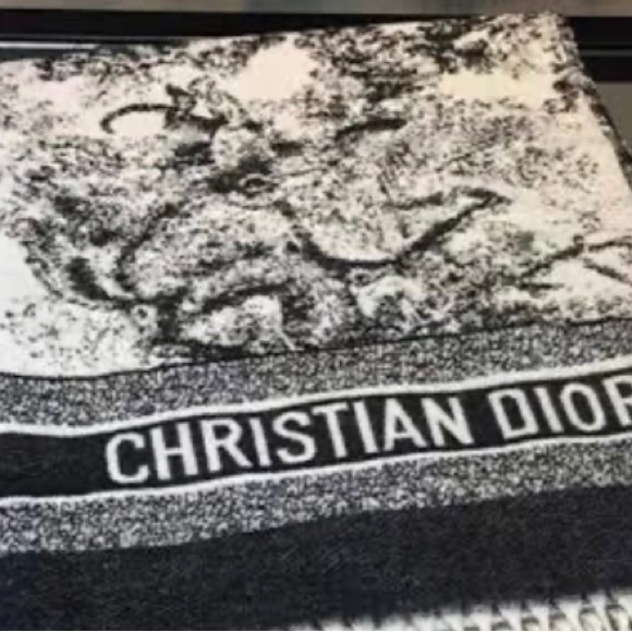 Authentic DIOR CASHMERE SHAWL - Picture 5 of 7